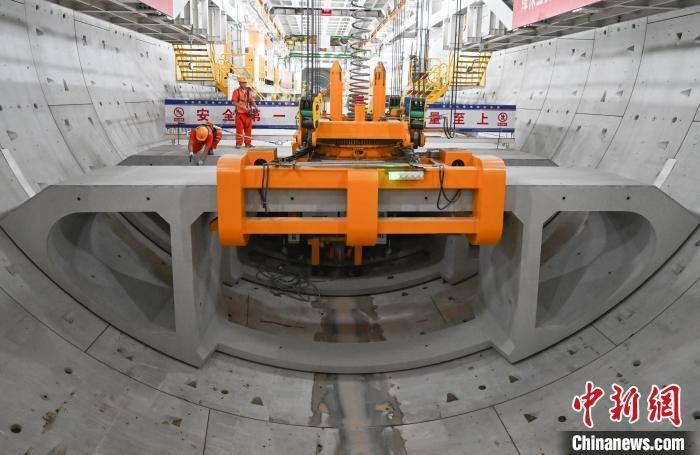皇冠信用网出租_浙江宁波：世界最长海底高铁隧道进入海域段盾构施工