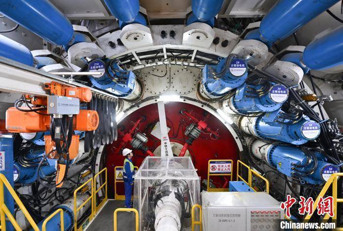 皇冠信用网出租_浙江宁波：世界最长海底高铁隧道进入海域段盾构施工