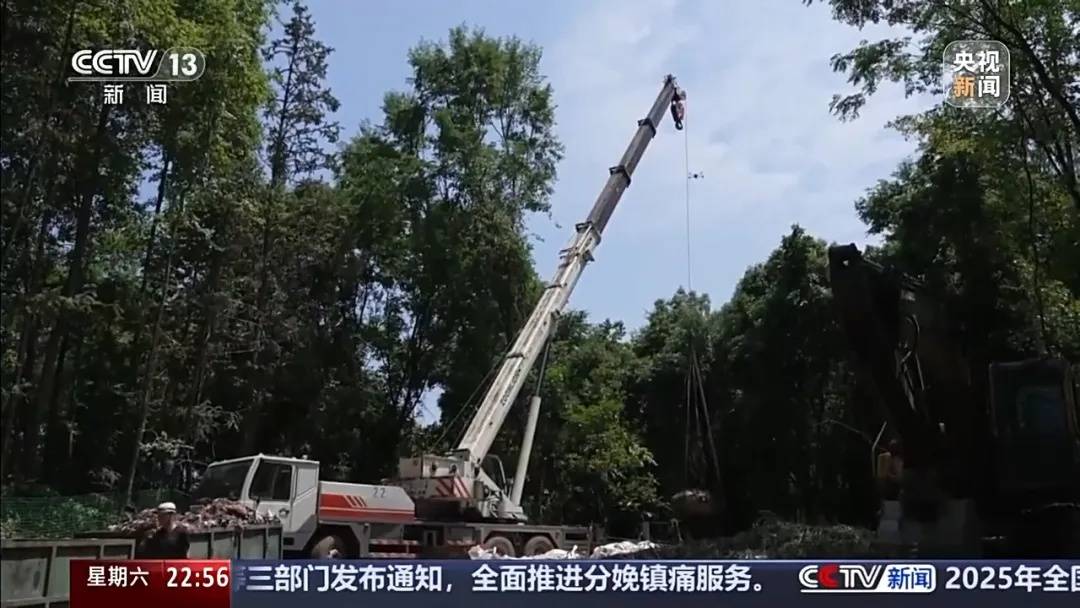 皇冠球网怎么做代理_张家界一天然溶洞垃圾堆积皇冠球网怎么做代理，当地一村支书威胁谁来天坑拍照就打，官方通报：已停职检查